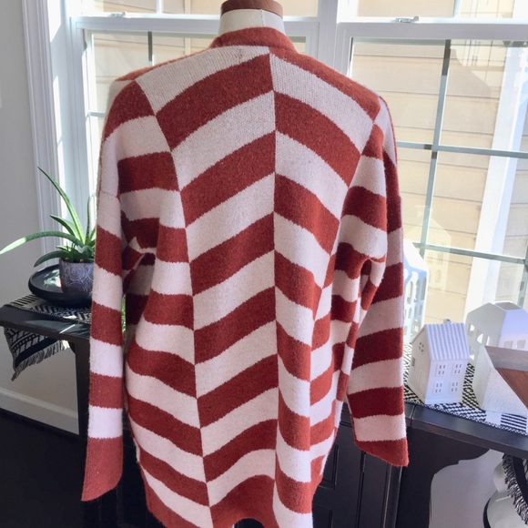 Forever 21 Chevron Striped Cardigan Sz S - Picture 2 of 4